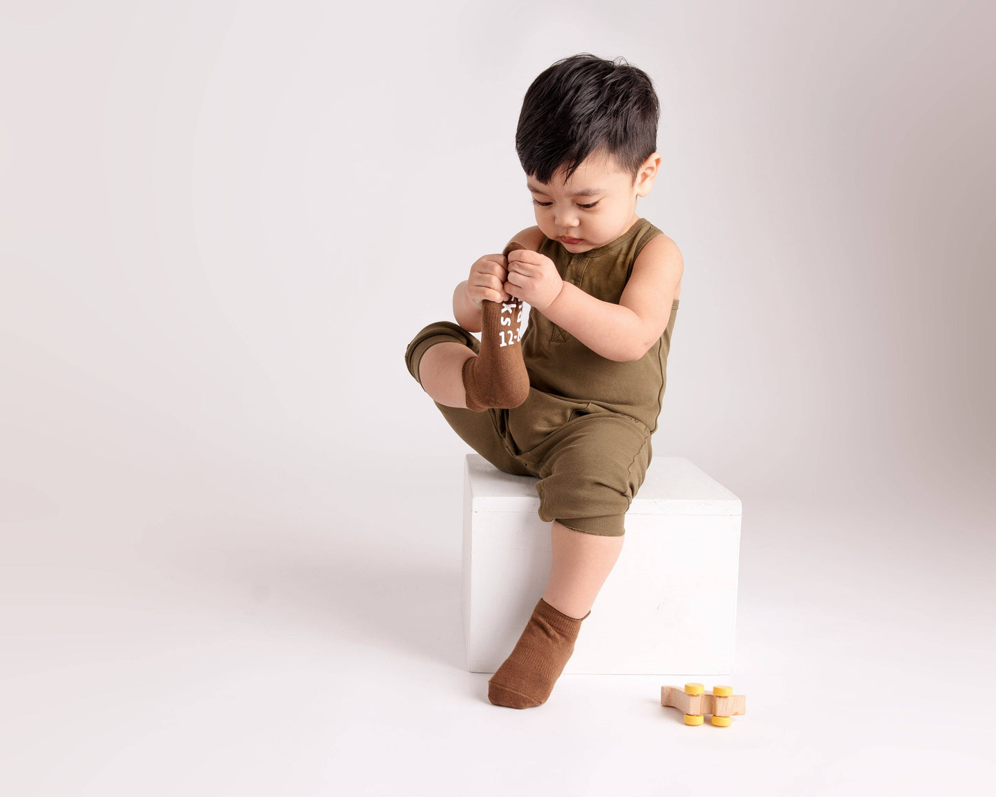 Socks in Nude, Brown, Green