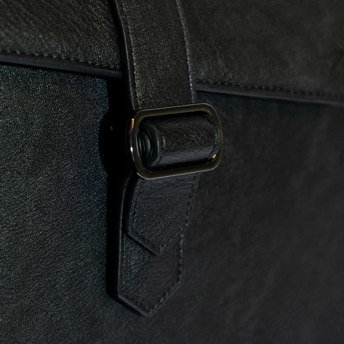 Onyx Cambridge Messenger Bag