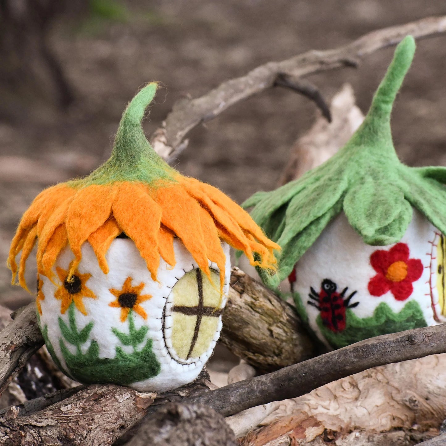 Fairies & Gnomes House/Sunflower Roof