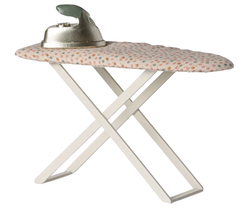 Iron & Ironing Board