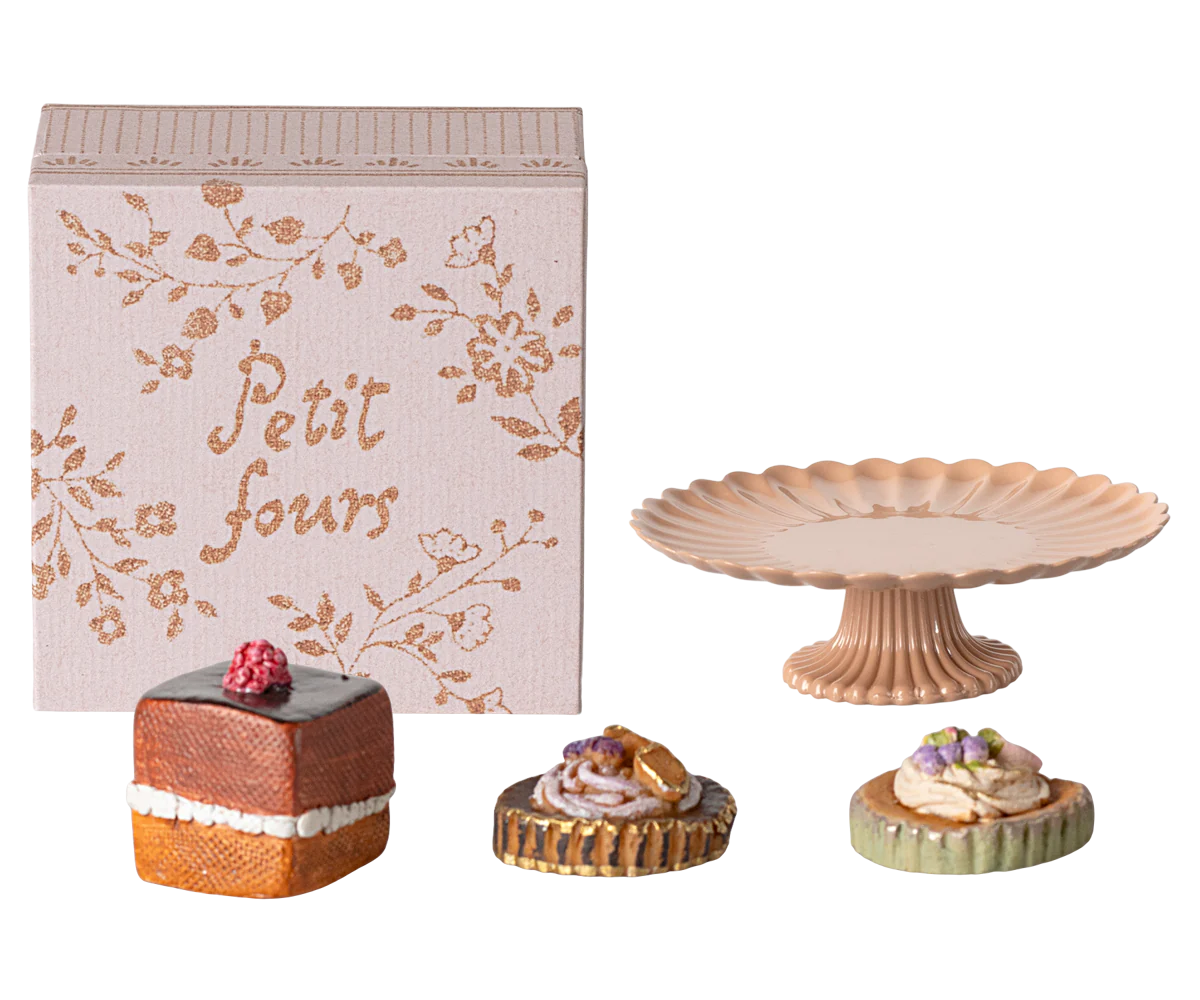 Mini Cakes & Cakestand