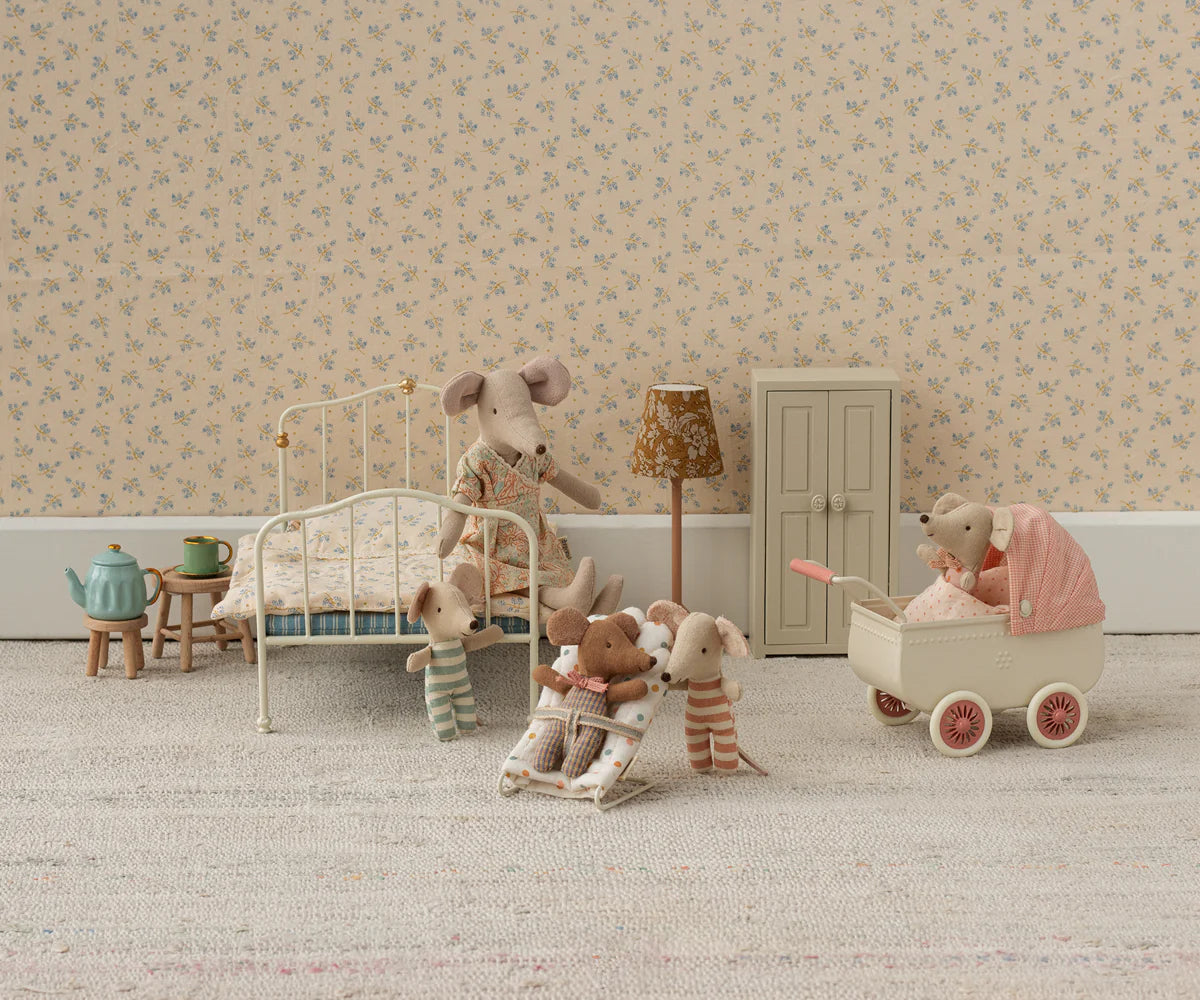 Pram, Coral