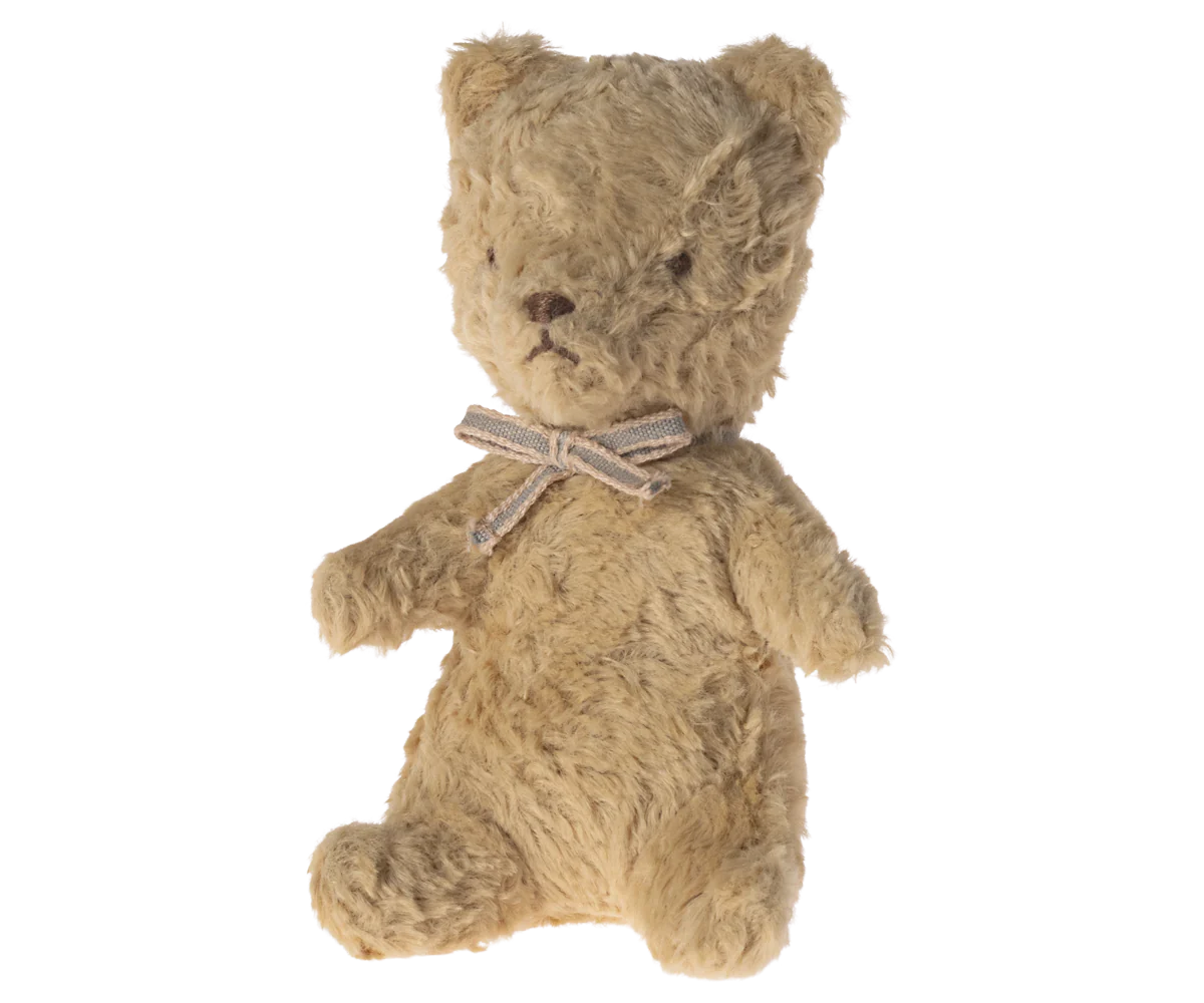 My First Teddy, Sand