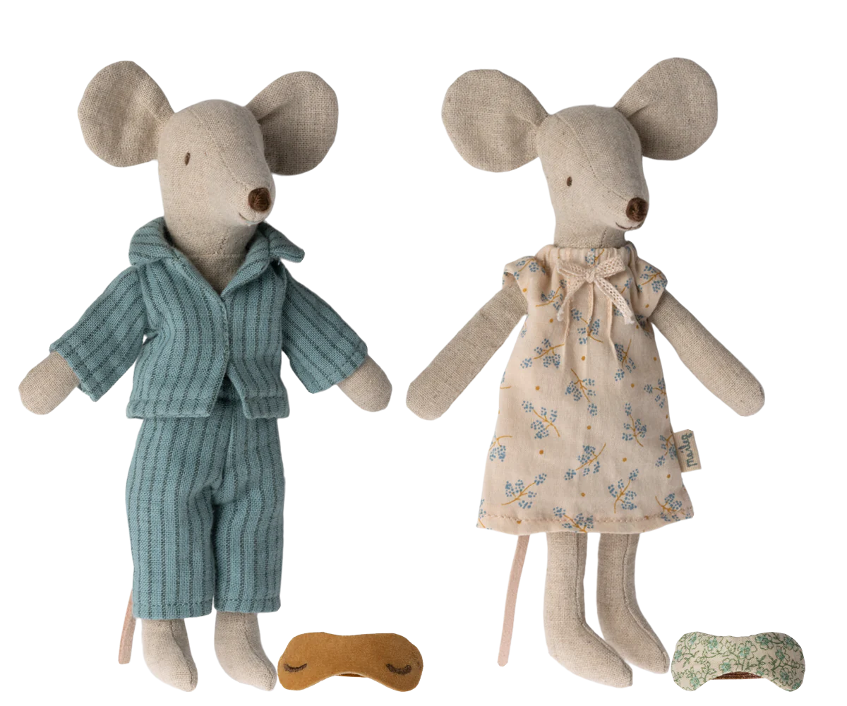 Mum & Dad Mice in Cigarbox