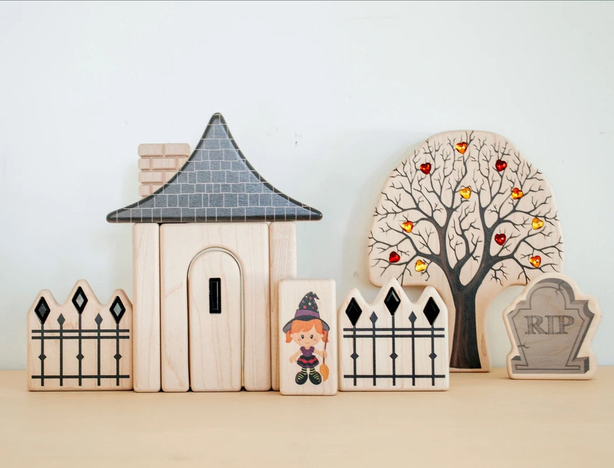 LIMITED!  Spooky Fence 4 Pc. Set