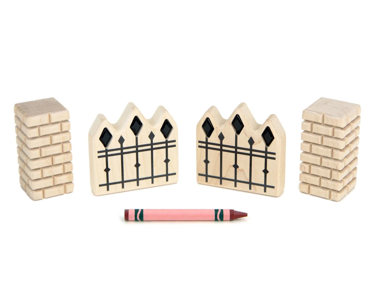 LIMITED!  Spooky Fence 4 Pc. Set