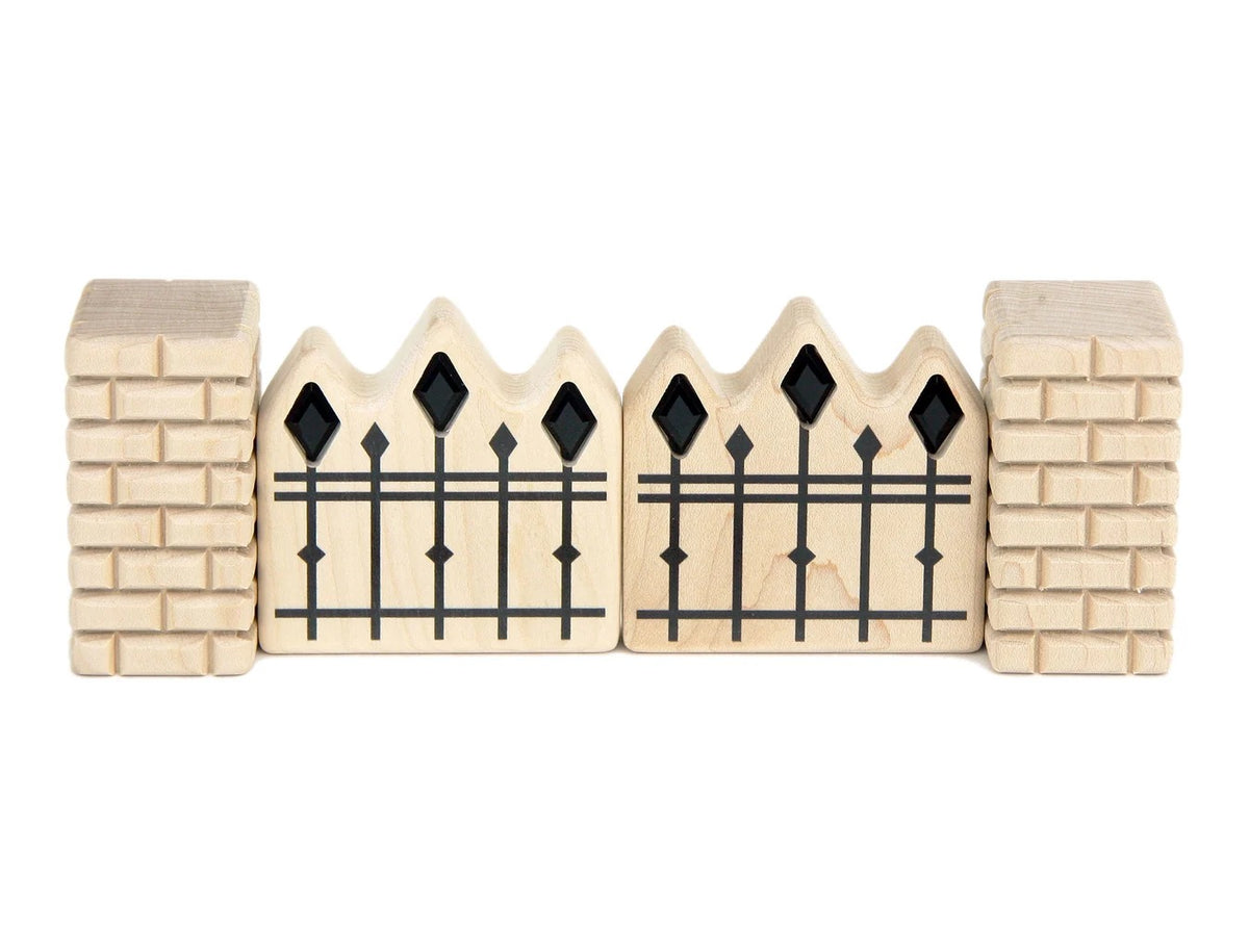 LIMITED!  Spooky Fence 4 Pc. Set