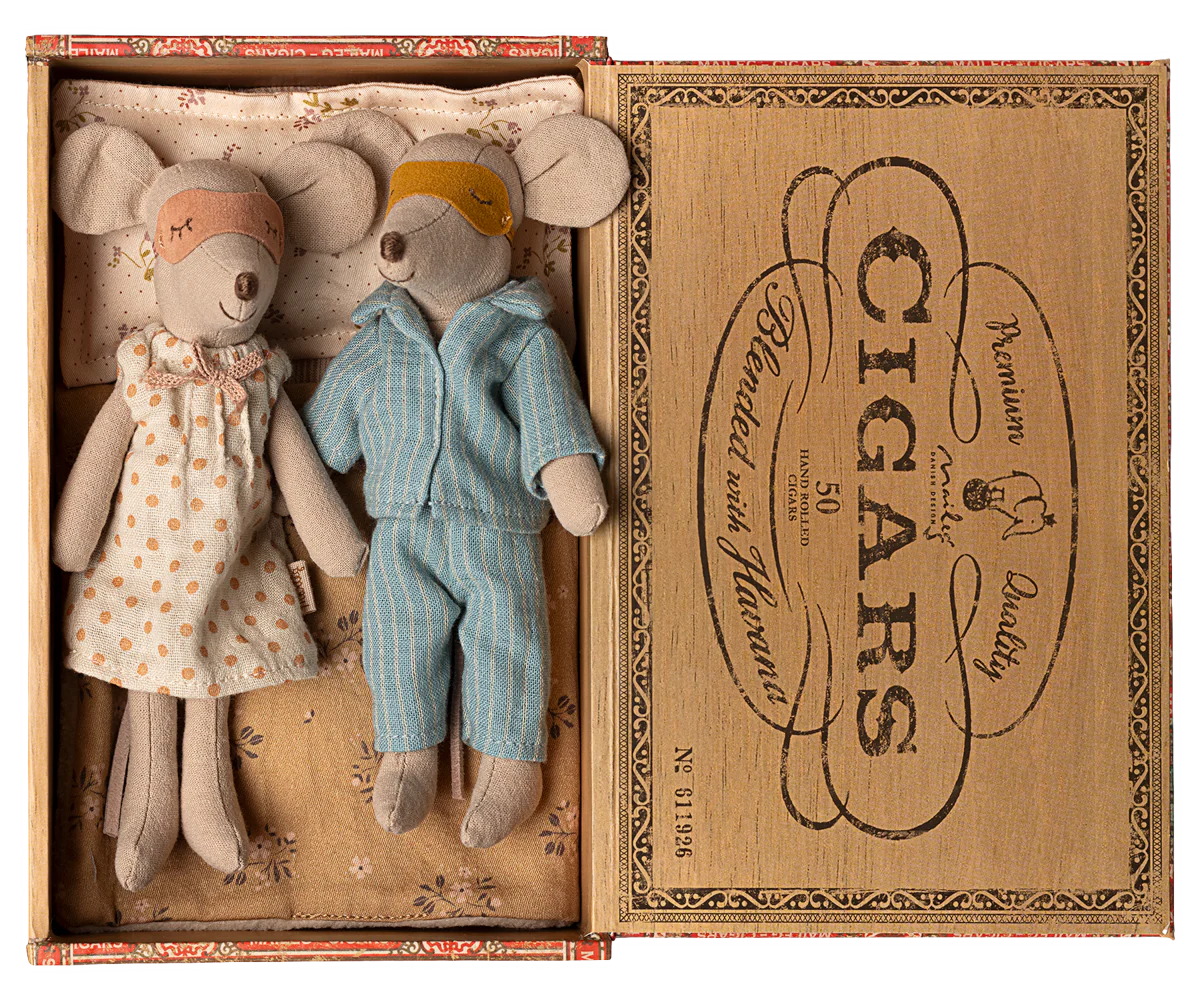 Mum & Dad Mice in Cigar Box