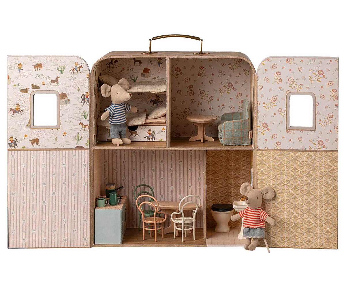 SuitCasa, Little Sister & Brother Mouse