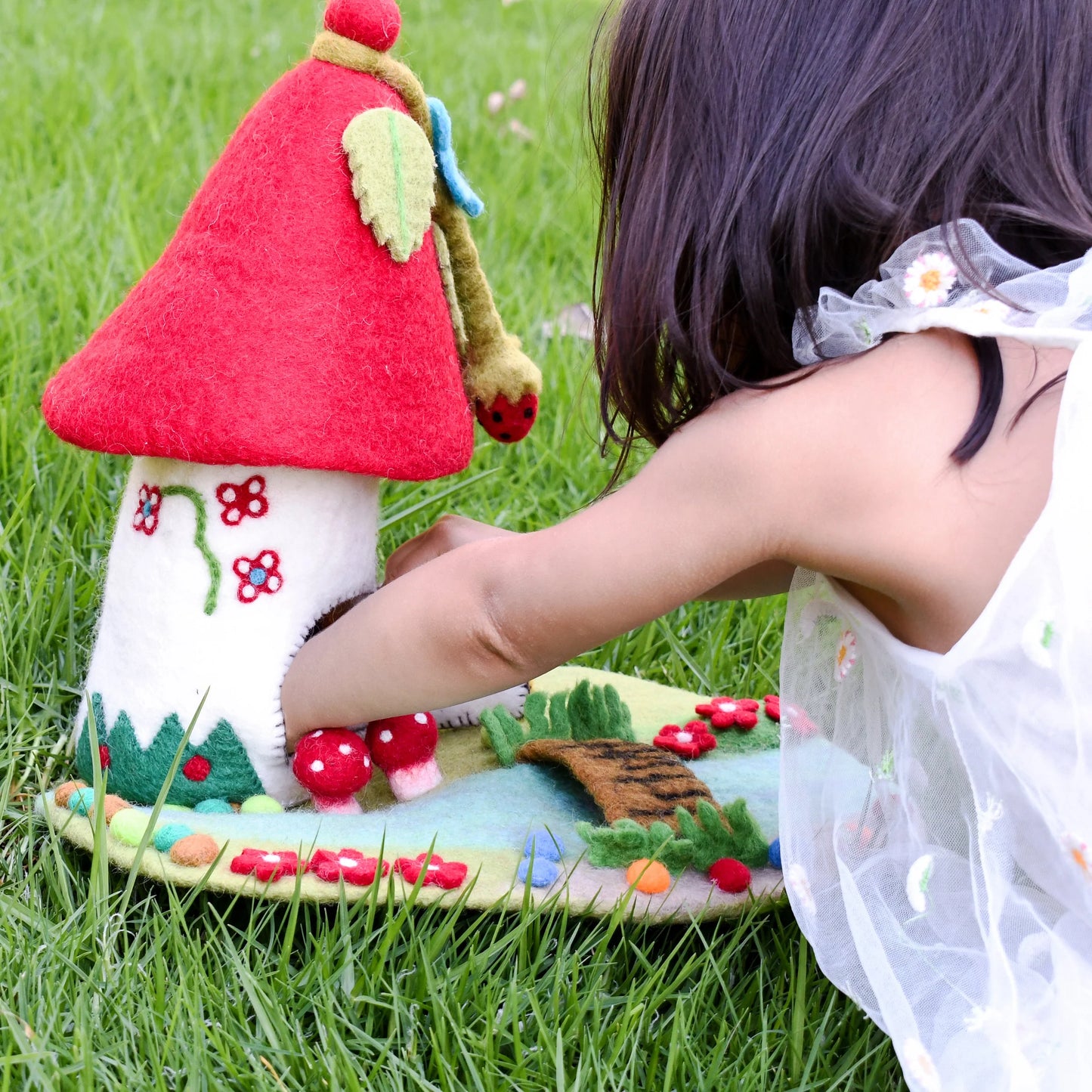 Fairies & Gnomes House/Red Roof