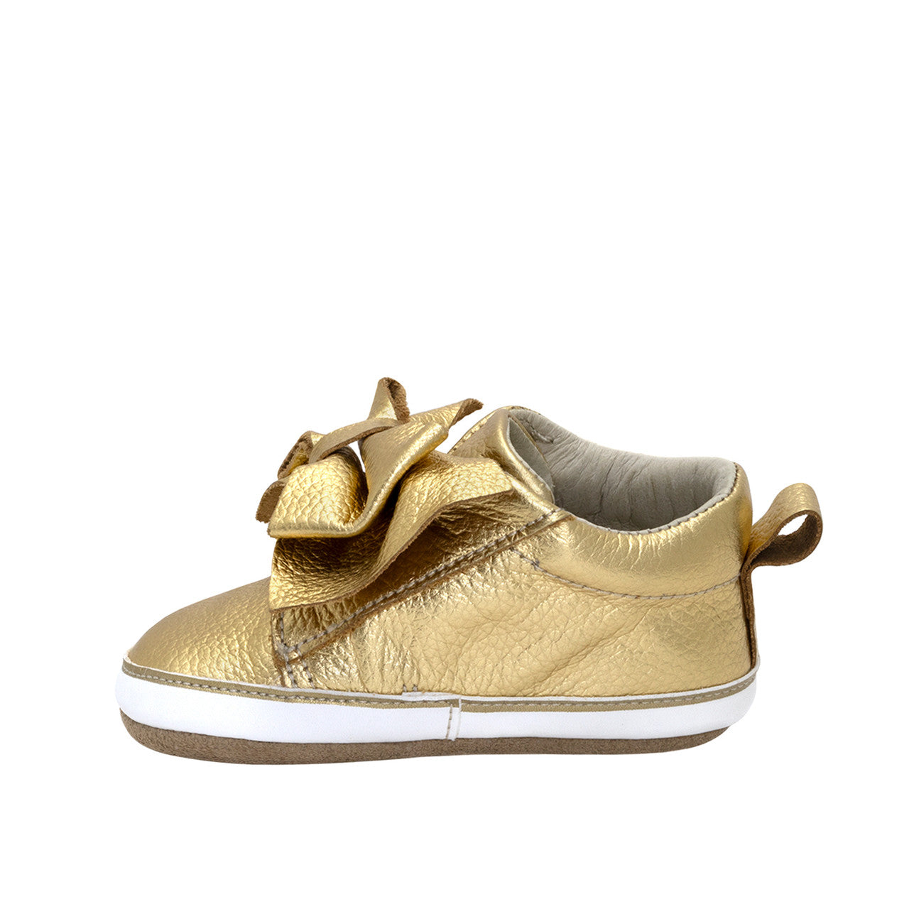 Aria First Kicks in Gold