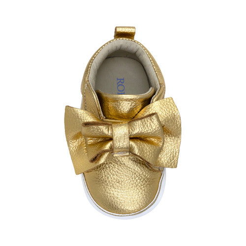 Aria First Kicks in Gold